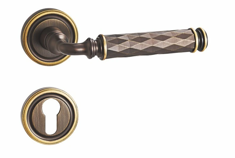 BR5-2607 Faceted classic lever Brass Door Lock