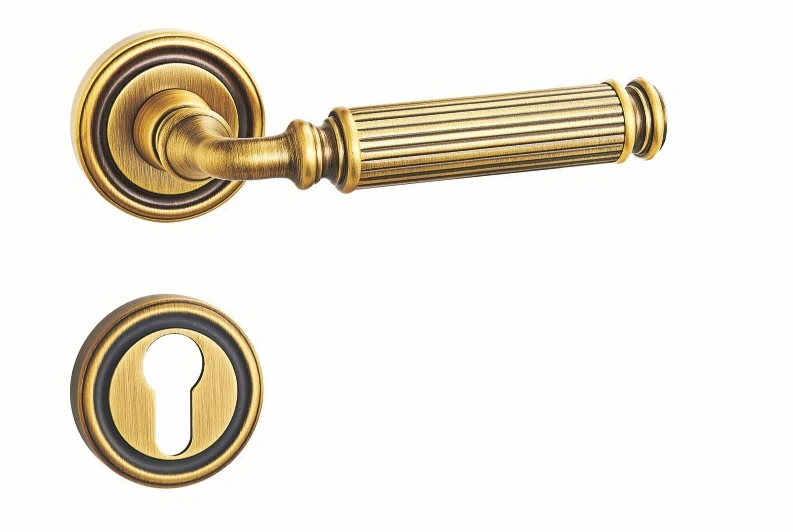 BR5-2509 Classic ribbed lever Brass Door Lock