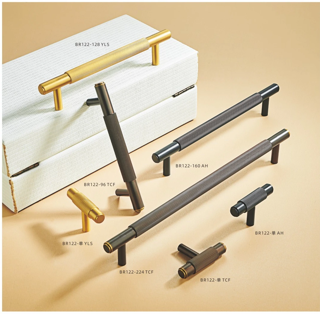 BR122 Brass pull handle